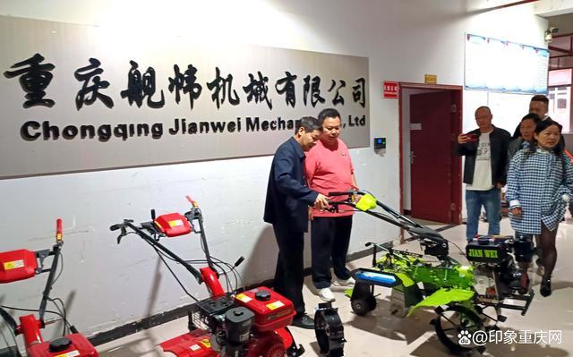 10月7日,重庆刘崇和助力乡村振兴科技志愿服务队,成功研发出首台使用